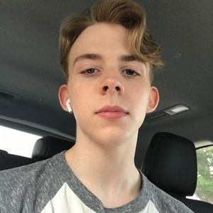 Meet your Posher, Dustin